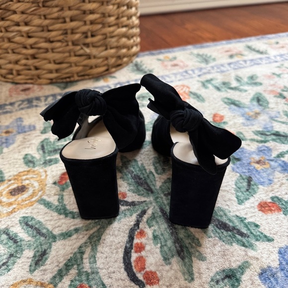 Lord & Taylor Bow Heels - Picture 4 of 5